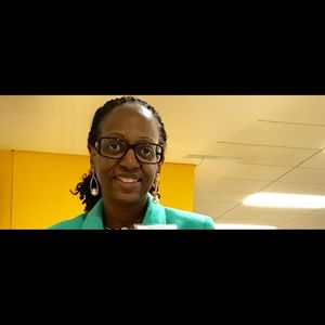 Meet your Posher, Lenora